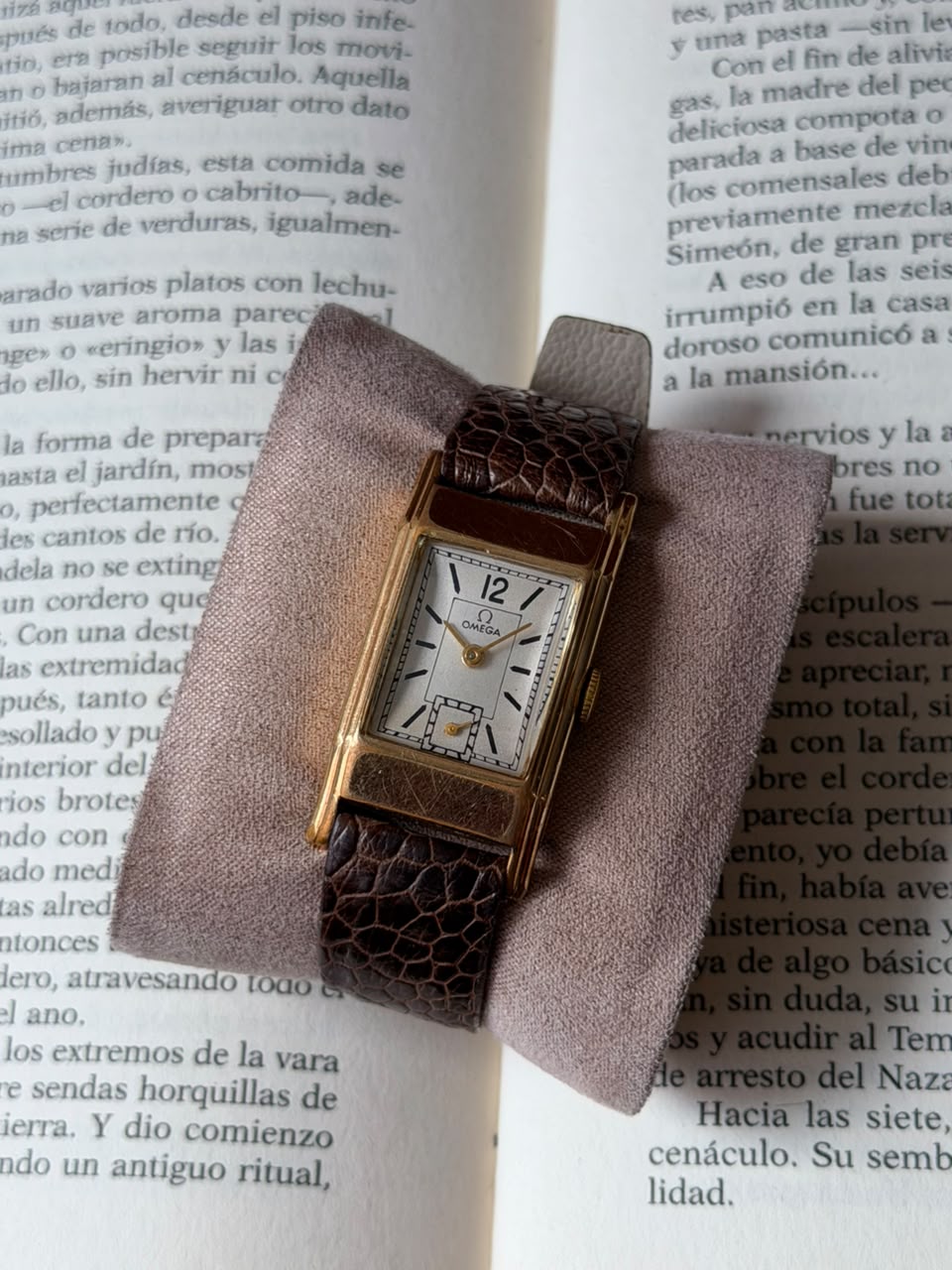 Omega Art Deco